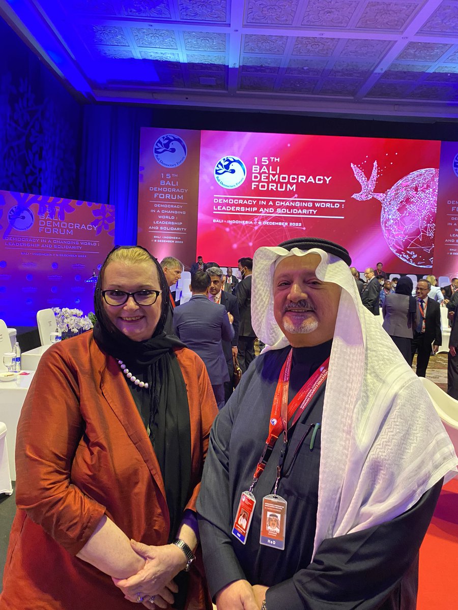 EsamAbid's tweet photo. مع معالي نائبة رئيس مجلس الوزراء ووزيرة خارجية البوسنة والهرسك بيسيرا توركوفيتش على هامش منتدى بالي للديموقراطية Bali Democracy Forum المنعقد حاليا في جزيرة بالي . https://t.co/t10x70I5eV