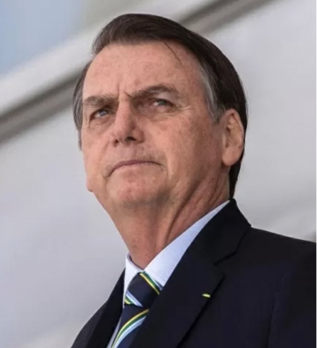 brom_elisa's tweet photo. Alguém duvida que Bolsonaro já estaria afastado do cargo se não estivesse em silêncio sobre tudo que está acontecendo no país?🤔 https://t.co/q5ZBlCdbZW