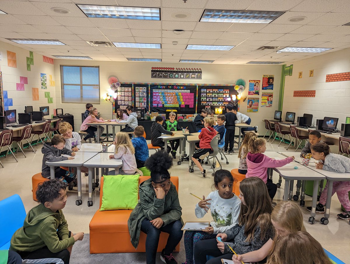 LevelUpTechLab's tweet image. When the internet goes down we still code! ✔️
Students drew simple pictures and created an algorithm on how to draw it. Then swapped with other teams to see if following their algorithm produced the same results! #unpluggedcoding
@codeorg @CherokeeSchools