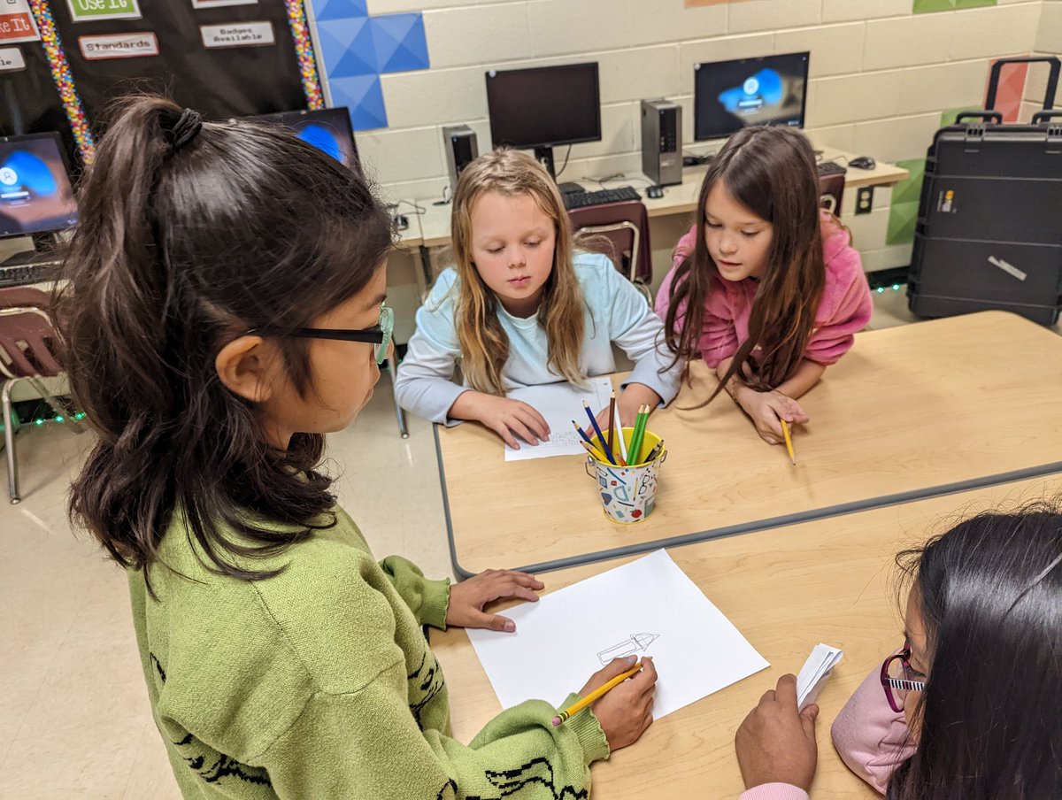 LevelUpTechLab's tweet image. When the internet goes down we still code! ✔️
Students drew simple pictures and created an algorithm on how to draw it. Then swapped with other teams to see if following their algorithm produced the same results! #unpluggedcoding
@codeorg @CherokeeSchools