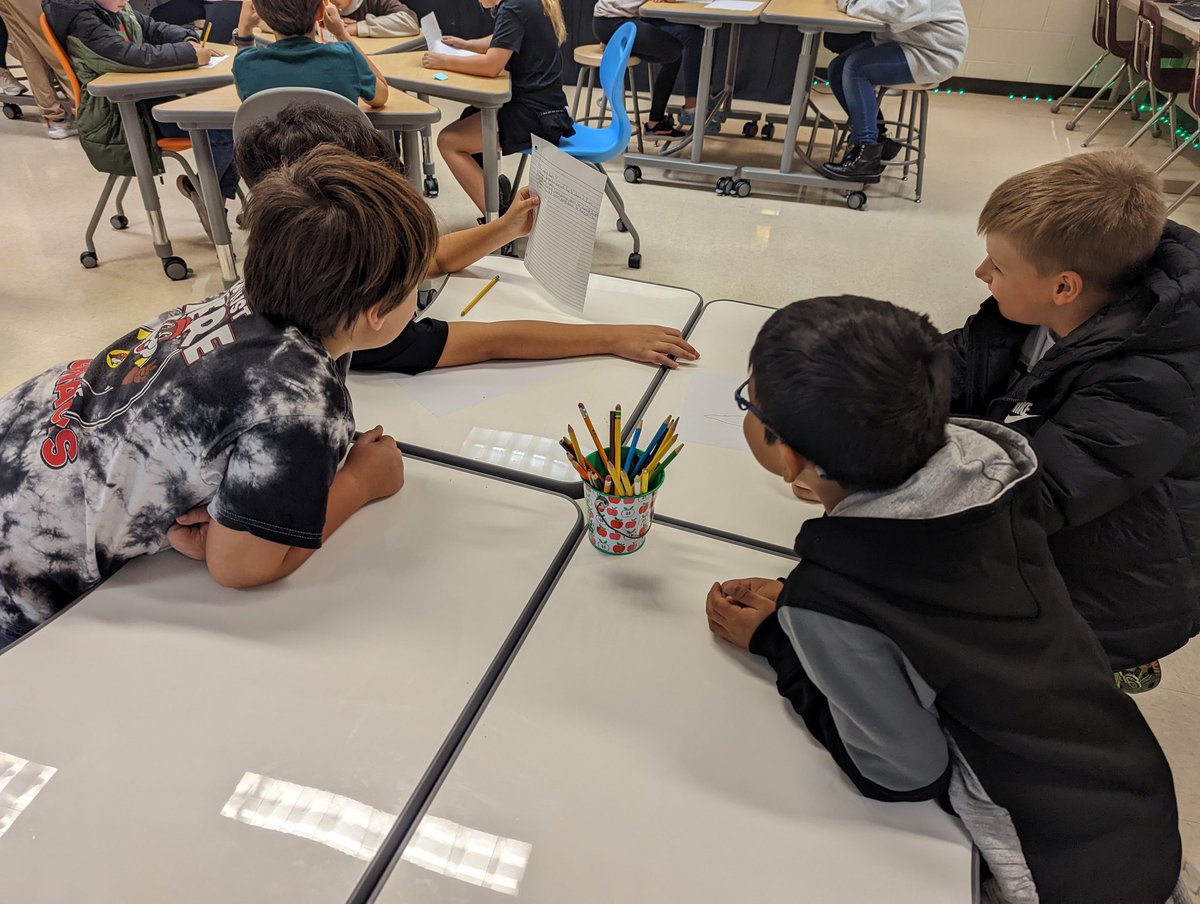 LevelUpTechLab's tweet image. When the internet goes down we still code! ✔️
Students drew simple pictures and created an algorithm on how to draw it. Then swapped with other teams to see if following their algorithm produced the same results! #unpluggedcoding
@codeorg @CherokeeSchools