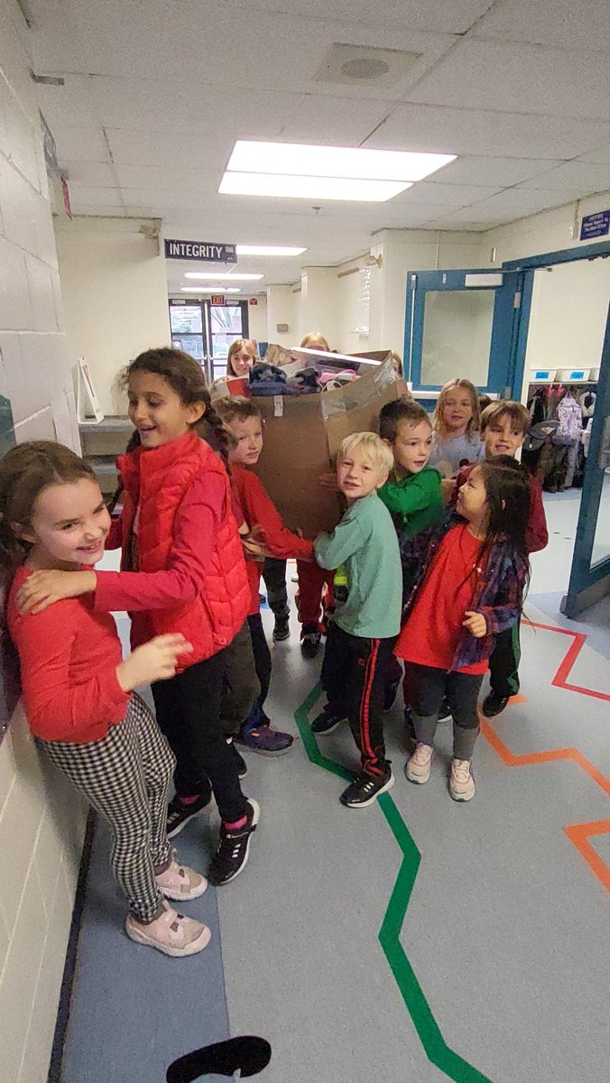 bibicorbeil's tweet photo. Way to go Room 27!!! We did a great job bringing in gifts and money to support the Vixen family!!! ❤️ https://t.co/PdCBW8azqv