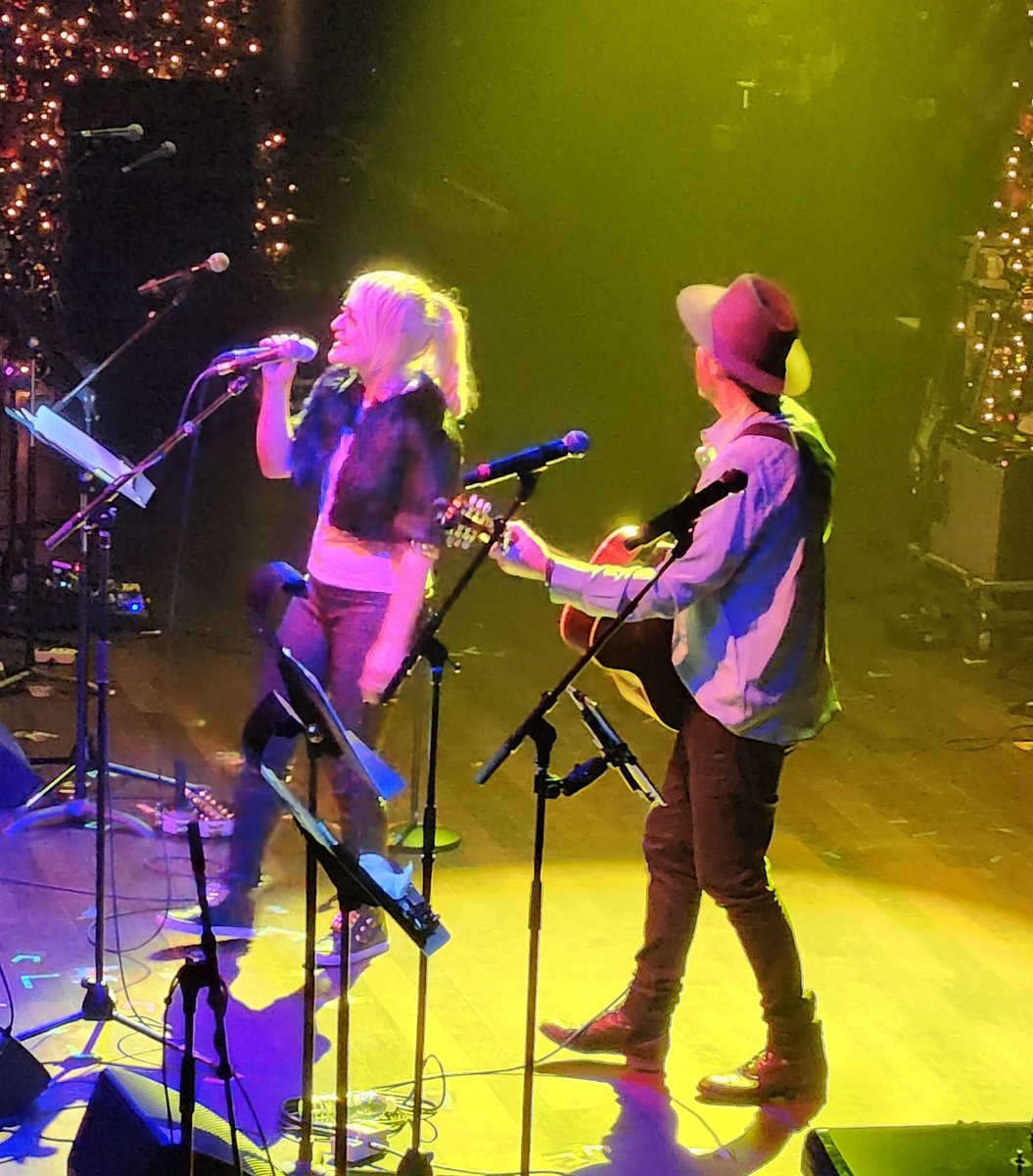 LiveMusicCda's tweet photo. A true Cavalcade of Stars at the 18th Annual @AndyKimMusic Christmas Show in support of @camhfoundation! @Metric #GiftsOfLight #CharityGala #BecauseWeLoveIt https://t.co/IJY2DzTvjG