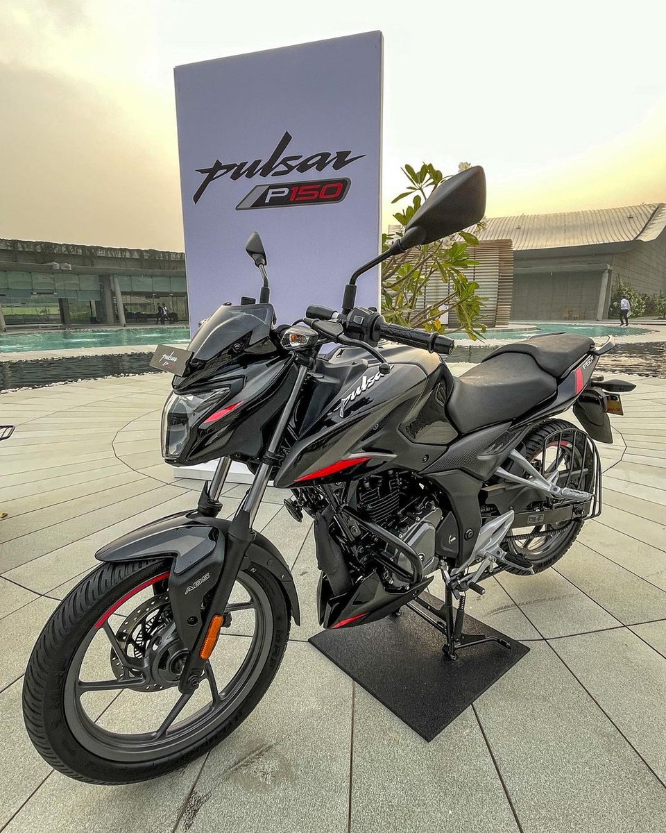 steer_torque's tweet photo. Bajaj auto launch all new Pulsar #P150 which replace existing Pulsar 150 line-up,
Comes with new 149.68cc motor which produces 14.5bhp @ 8500rpm and 13.5NM @ 6000rpm torque
New LED headlamp and rear monoshock suspension
#p150 #bajajpulsar #BajajpulsarP150 @_bajaj_auto_ltd https://t.co/EjwXeGtj8K