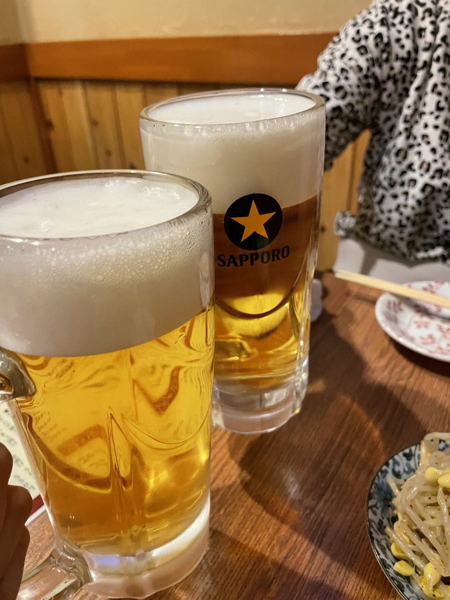 TokyoMoca's tweet photo. 今回は鷲神社の酉の市！✨可愛らしい熊手から大きな熊手が所狭しと並んで実に鮮やかな眺め😍その後は浅草へ移動してビールで乾杯🍻💕沢山歩いた後のビールは格別でしたー👭✨

#鷲神社 #酉の市 #熊手 #ビール #乾杯

動画はコチラからどうぞ💖
https://t.co/XU4ipG7TJG https://t.co/szDBTQsvaz