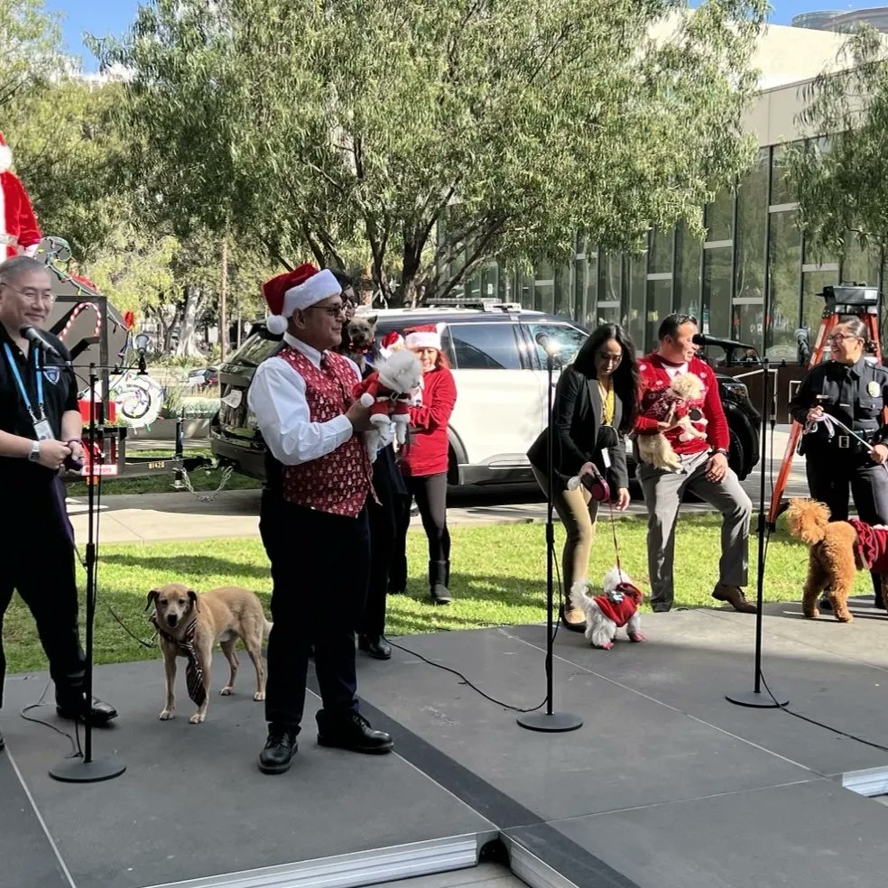 Great event today at Santa Paws. LAPD Employee Organizations got to meet new members and celebrate the Holidays with LAPD personnel