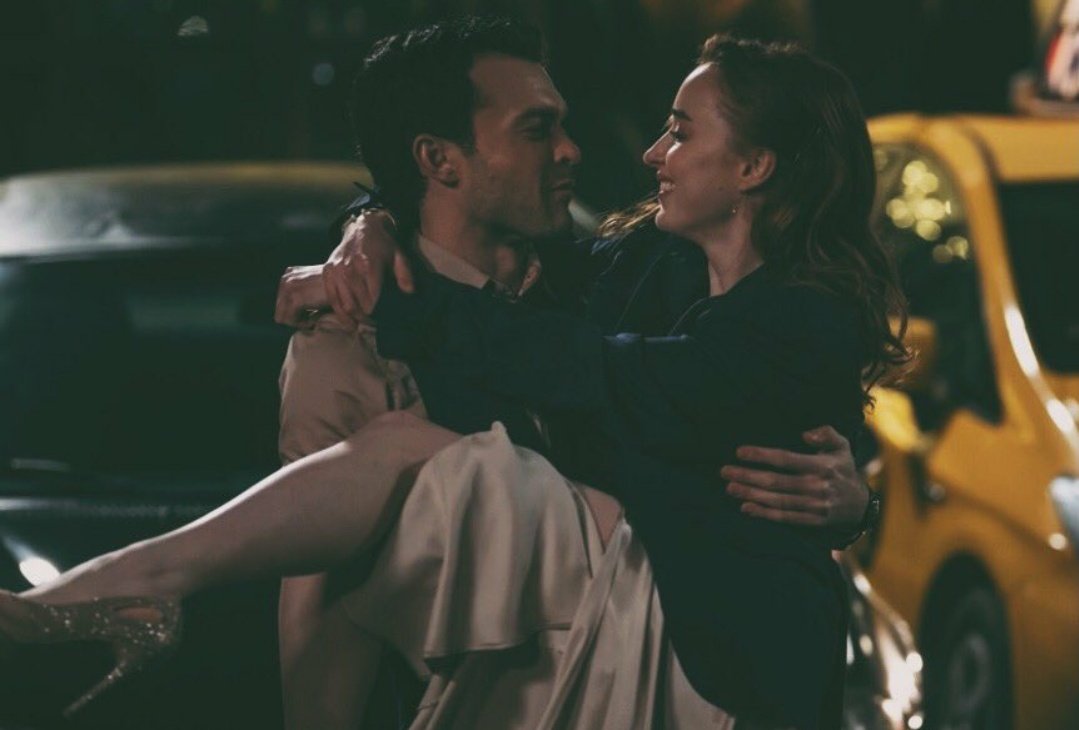 No Context Phoebe Dynevor (fan account) on Twitter: "First look at