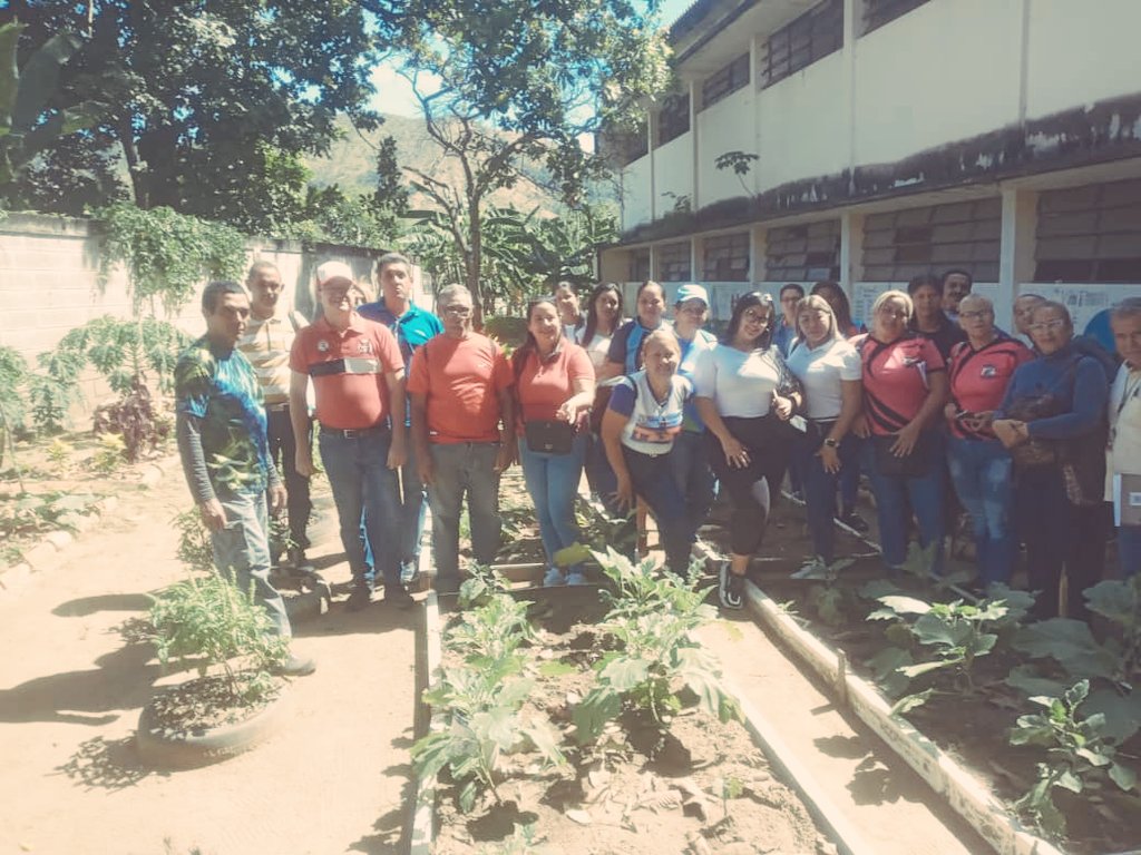 #Entérate Realizan taller de formación docente en la elaboración de abono orgánico: compostero, bokashi, lumbricultura y tipos de suelos.

#GuáricoPotenciaEducativa
#VenezuelaIndestructible

@MPPEDUCACION
@_LaAvanzadora
@Gob_Guarico 
@josemvasquez
@RiveroJilberto2
@ZEGuarico