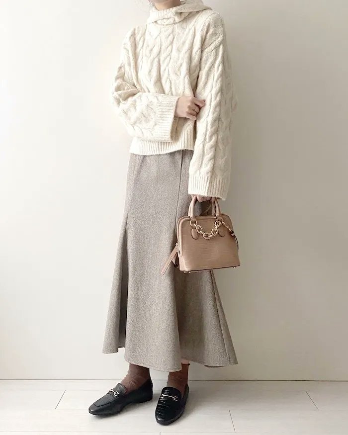 「【ZARA新作】毎日着たいくらい好き!1枚でサマになる「ゆったりニット」後ろ姿ま」|BuzzFeed Japanのイラスト