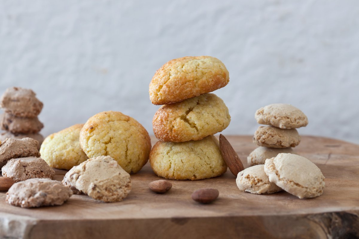 MenorcaTourism's tweet photo. If there is a typical #Menorca sweet at this time of year, it's 'amargos'. A paste made with almonds, egg white and sugar that is traditionally eaten at Christmas. Have you tried them?

#MadeinMenorca #MenorcaTimelessFlavour https://t.co/8dnvjIKnHj