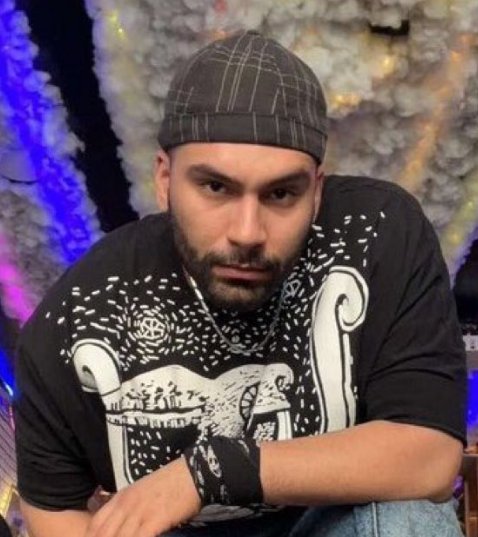 Sodiom11's tweet photo. دیگه گذشت دست خالی و رحم کردن به شما حرومزاده های کسکش بسیجی و سپاهی، از این لحظه به شخصه هر بسیجی و سپاهی دیدم به قصد کشتن میزنم. انتقام خون رو با خون میگیریم ازتون تخم حروم‌ها.
#مهسا_امینی
#محسن_شکاری https://t.co/RpnJibqVy0