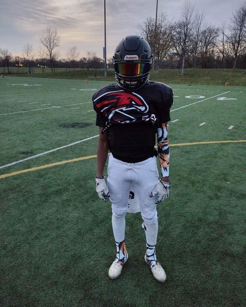 Took the win for Chicago falcon semi pro turkey bowl 🏆🏆🤍🖤❤️