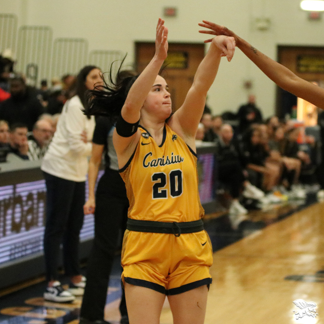 GoGriffs's tweet photo. Another dub against the Bonnies.

@GriffsWBB | #Griffs https://t.co/vLNYWEUapU