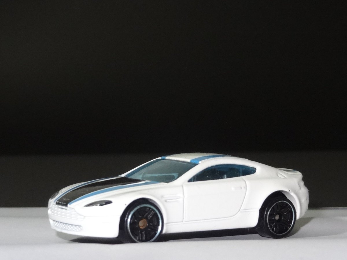 thetoysgarage's tweet photo. Aston Martin V8 Vantage by Hotwheels

Share and Like if you love Diecast Cars

#astonmartinv8 #astonmartindiecast

#hotwheelsphotography #hotwheelscollectors #diecastcollector #hotwheelsdaily  #diecastscalemodels #diecastscale #164scalecollector #164diecast #164diecastcars https://t.co/BY1EOmYWzC