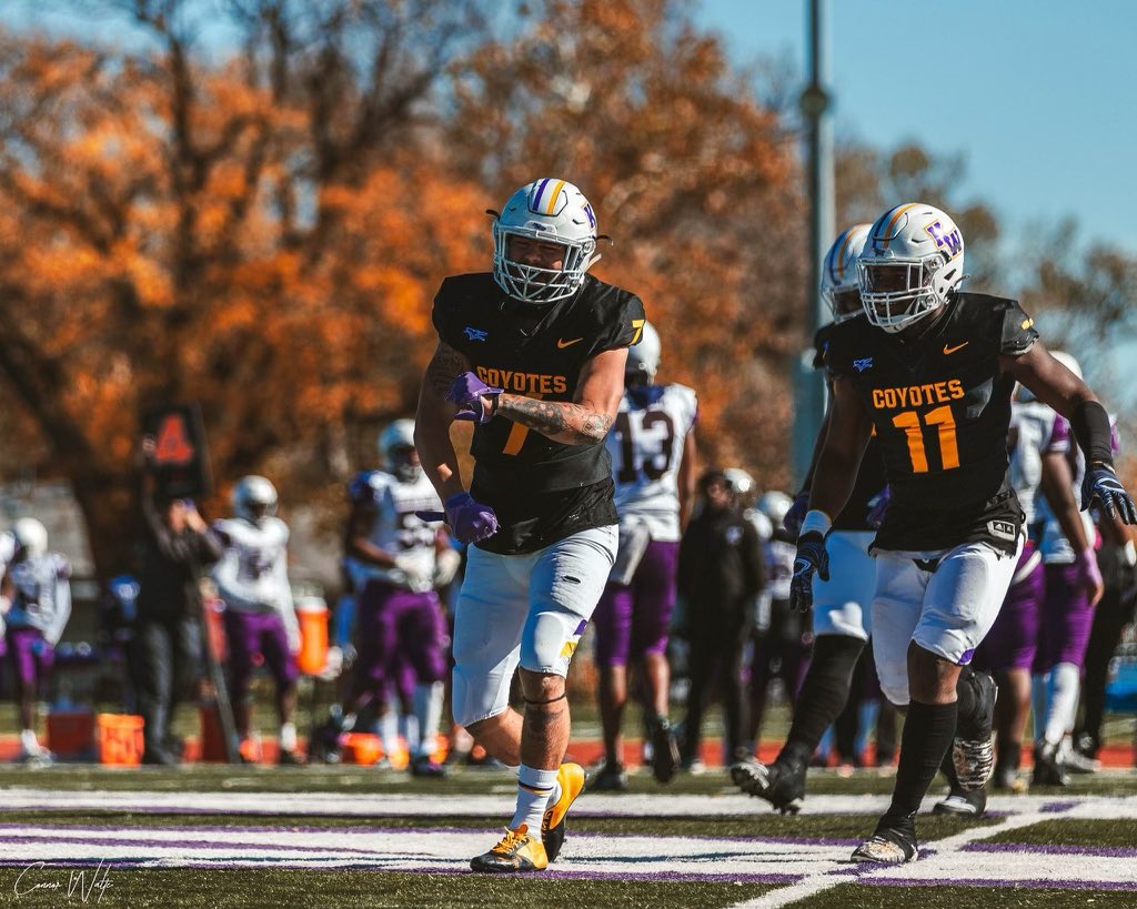 After a great talk with Coach Bargas  I am happy to say I have received my first offer from Kansas Wesleyan University @Bargas_KWU 
<a href="/CoachKPole/">Kalafitoni Pole</a> <a href="/ChabotFootball/">Chabot Football</a> <a href="/CoachFanene/">Eric Fanene</a> <a href="/jerome_manos/">Jerome Manos</a> <a href="/coach__black/">Marcus Blacksher Jr. (DVC 5-1)</a> @CoachBear_