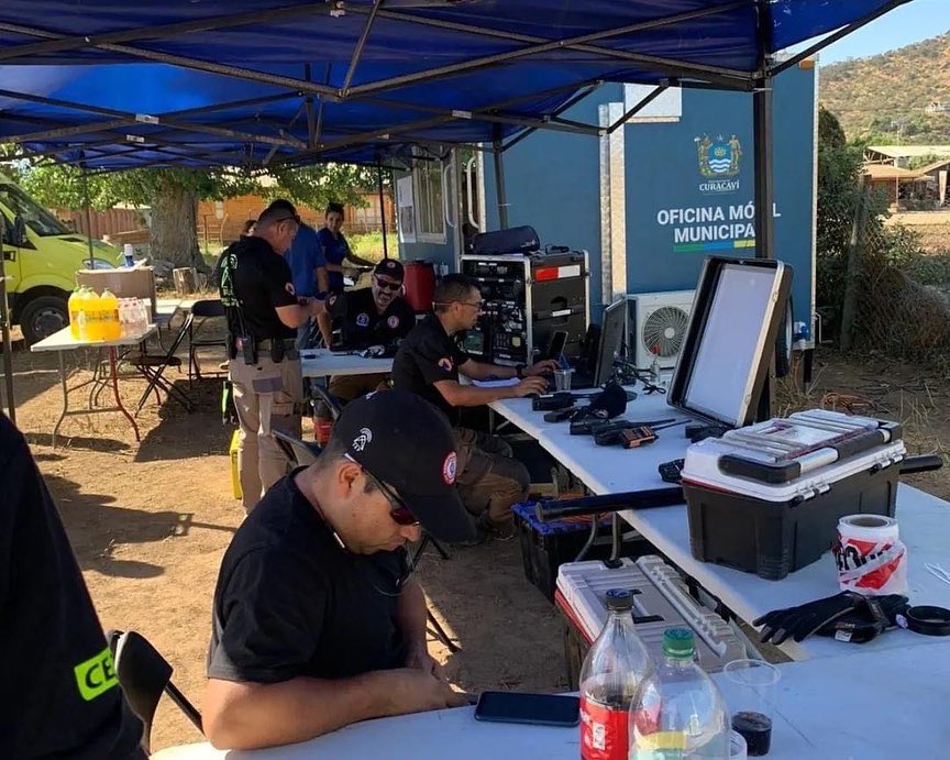 SCe3aa's tweet photo. Radio Club de Chile apoyando en Curacavi en las comunicaciones de evento masivo por festividad de la Virgen de Lo Vasquez https://t.co/L0C6VhpBT0