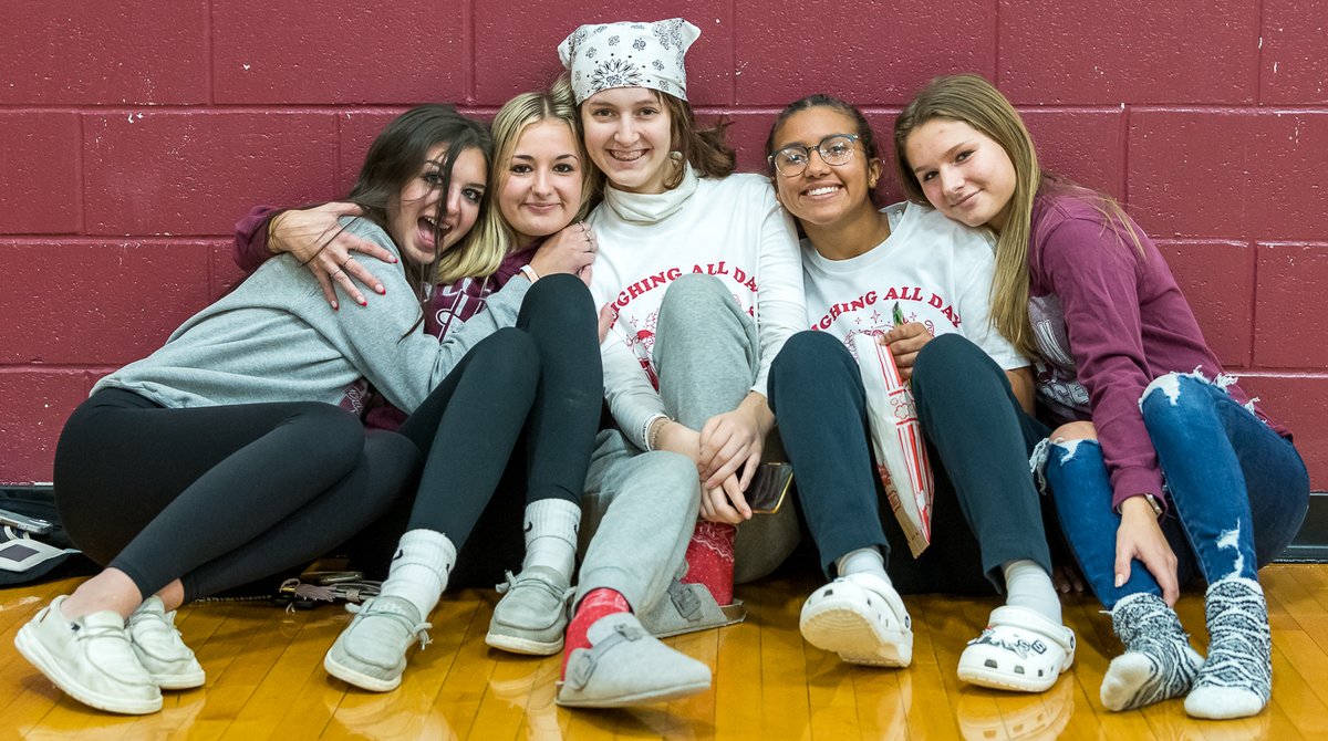 A few hooligans at halftime. <a href="/jaclynpaige9/">Jaclyn Krakomperger</a> <a href="/EstellaOhly/">Estella Ohly</a> <a href="/donnel_tess/">Tess Mc Donnel</a> <a href="/mckennasolk/">mckenna💫</a>