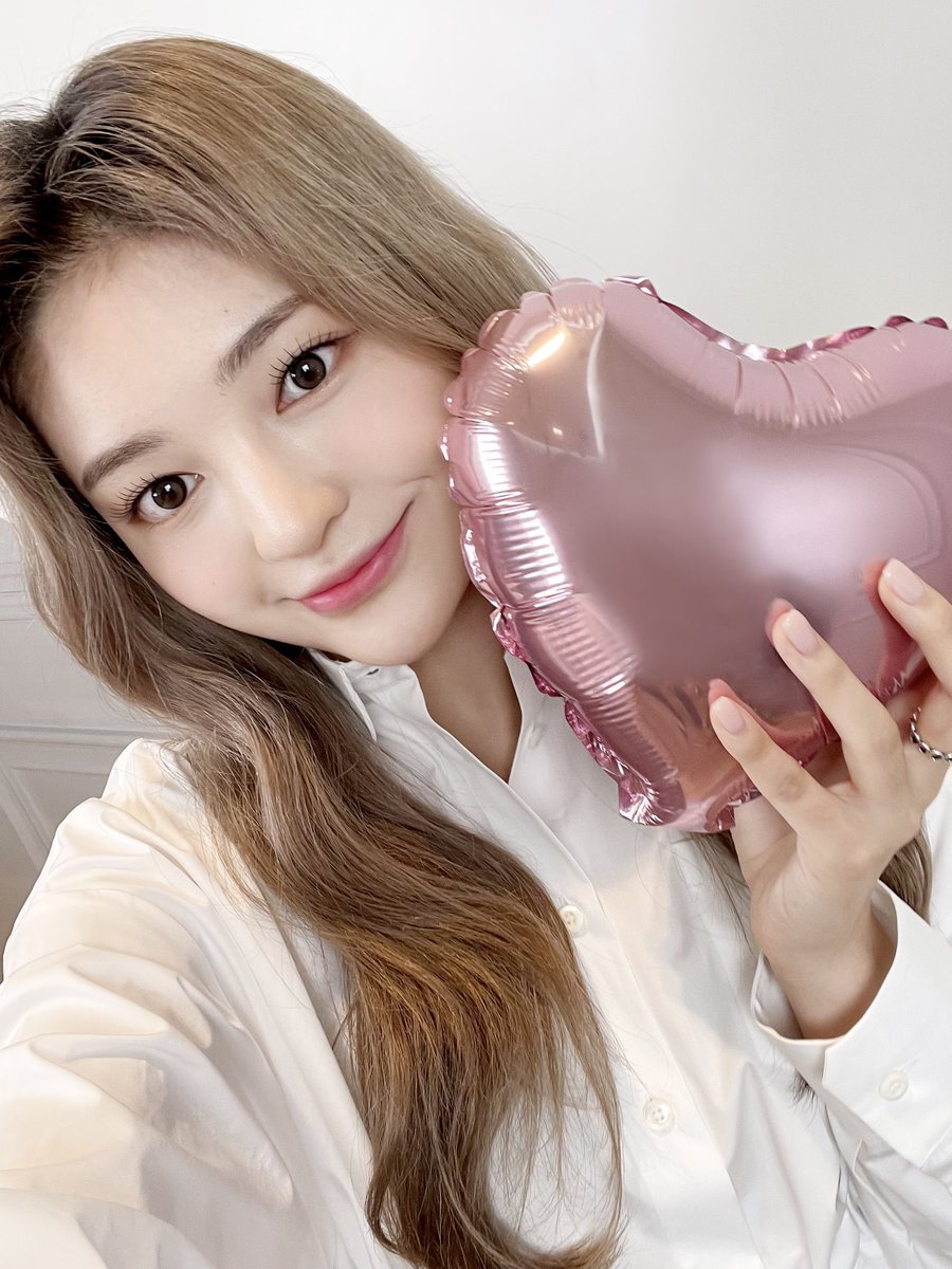 choyeonarchive's tweet photo. “As bugAboo Choyeon, I’ll say goodbye, but I’ll show you my best self as Kim Choyeon, so please continue to support me! I’ll continue to love you a lot from now on 🤍 Thank you :)” https://t.co/jZ838UgnBV