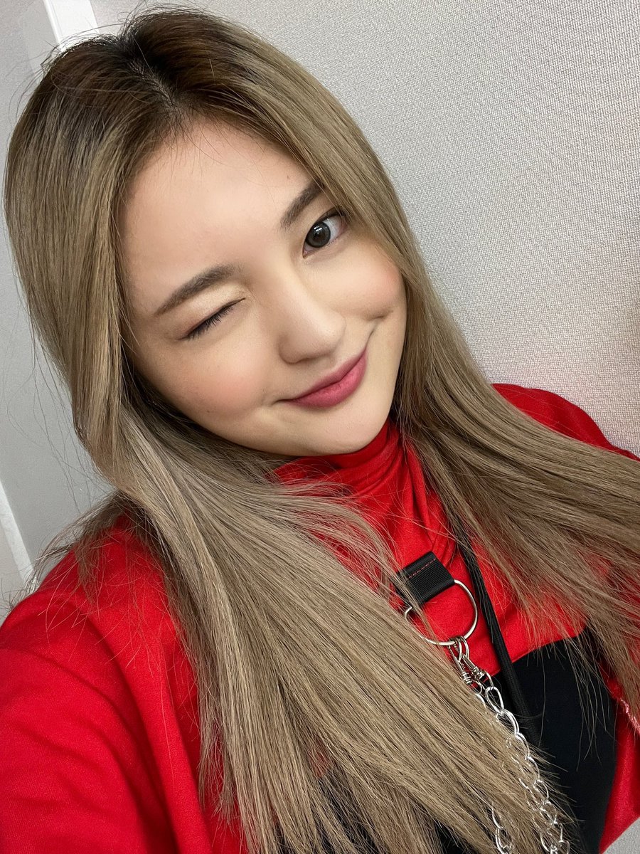 choyeonarchive's tweet photo. “As bugAboo Choyeon, I’ll say goodbye, but I’ll show you my best self as Kim Choyeon, so please continue to support me! I’ll continue to love you a lot from now on 🤍 Thank you :)” https://t.co/jZ838UgnBV