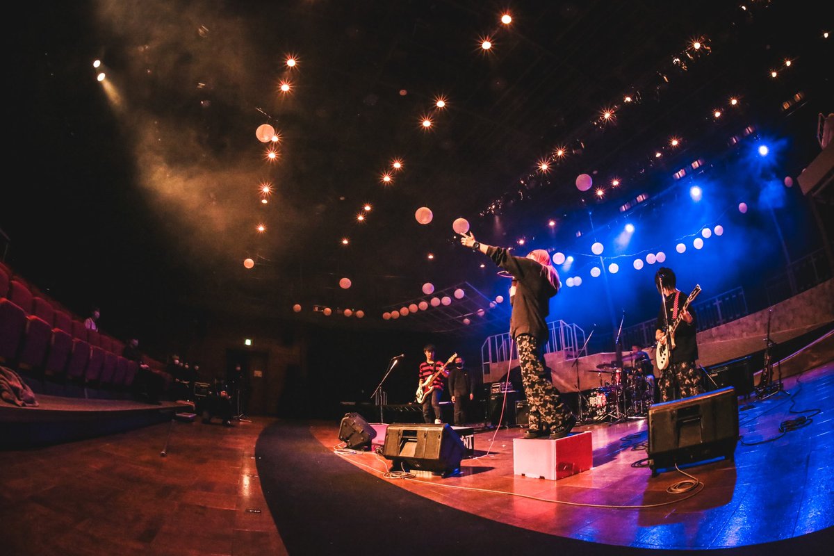 AREINT_jp's tweet photo. 【📸リハーサル風景📸】

2022.12.08(木) 福岡 西鉄ホール
「ZILEMMA THEATER FES」

🍜🍜福岡発カルチャーフェス🍜🍜

／
✅AREINTの出演は
⏰20:15〜20:35‼️‼️
＼

📸@necomoshpit 

西鉄ホールでお待ちしております💕

#AREINT https://t.co/b69w9W1sxo