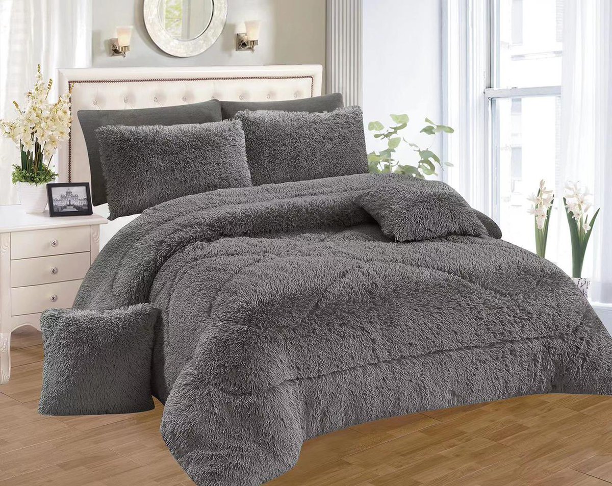 Fluffy duvets
Size 6 by 6
Comes with 4 pillow cases and 1 bedsheet. 
KSH 4500. 
For orders and deliveries contact us on 0794473661. 

#mainaandkingangi #Kamukunji “Morocco” “Charlene Ruto” #MORSPA