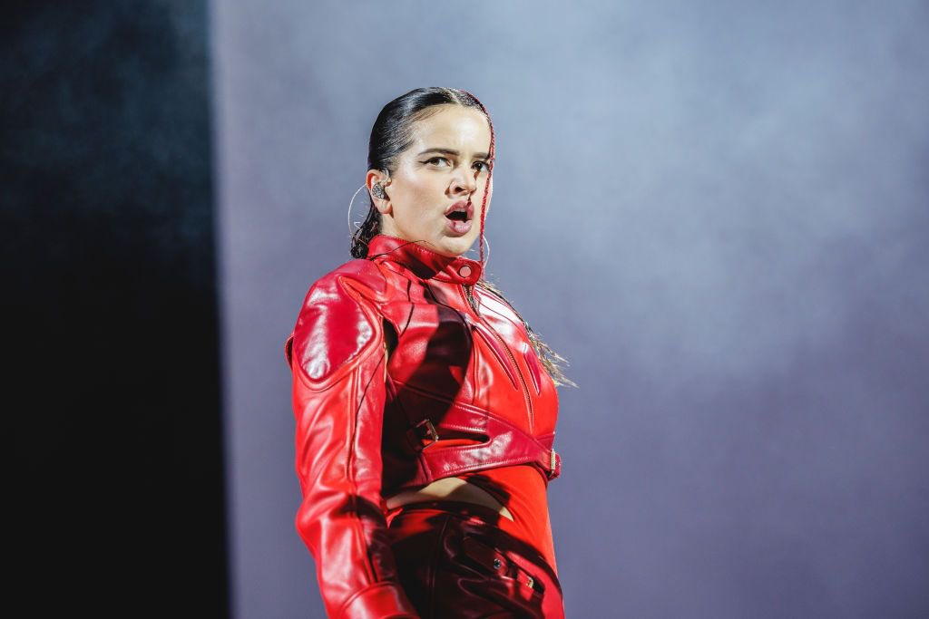 pantherXshadee's tweet photo. El 2022 fue de Rosalía. 
Llevo días pensando, en quién tuvo el coño de servir mas contenido memorable que Rosalía en este 2022 y literalmente no hay ni un solo artista. La podéis odiar, os guste mas o menos. Pero hablo desde la objetividad. Adjunto las pruebas: https://t.co/sKXyFDPT0G
