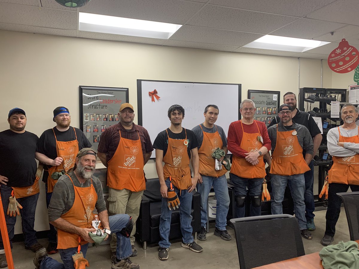 elizt7hd's tweet photo. Having an awesome week with the team at store 6556 for #frta2022 @Heather_Ava1os @jreed4401 @Vic__Hernandez_ @dragongirl_27 https://t.co/scKF4BsuEF