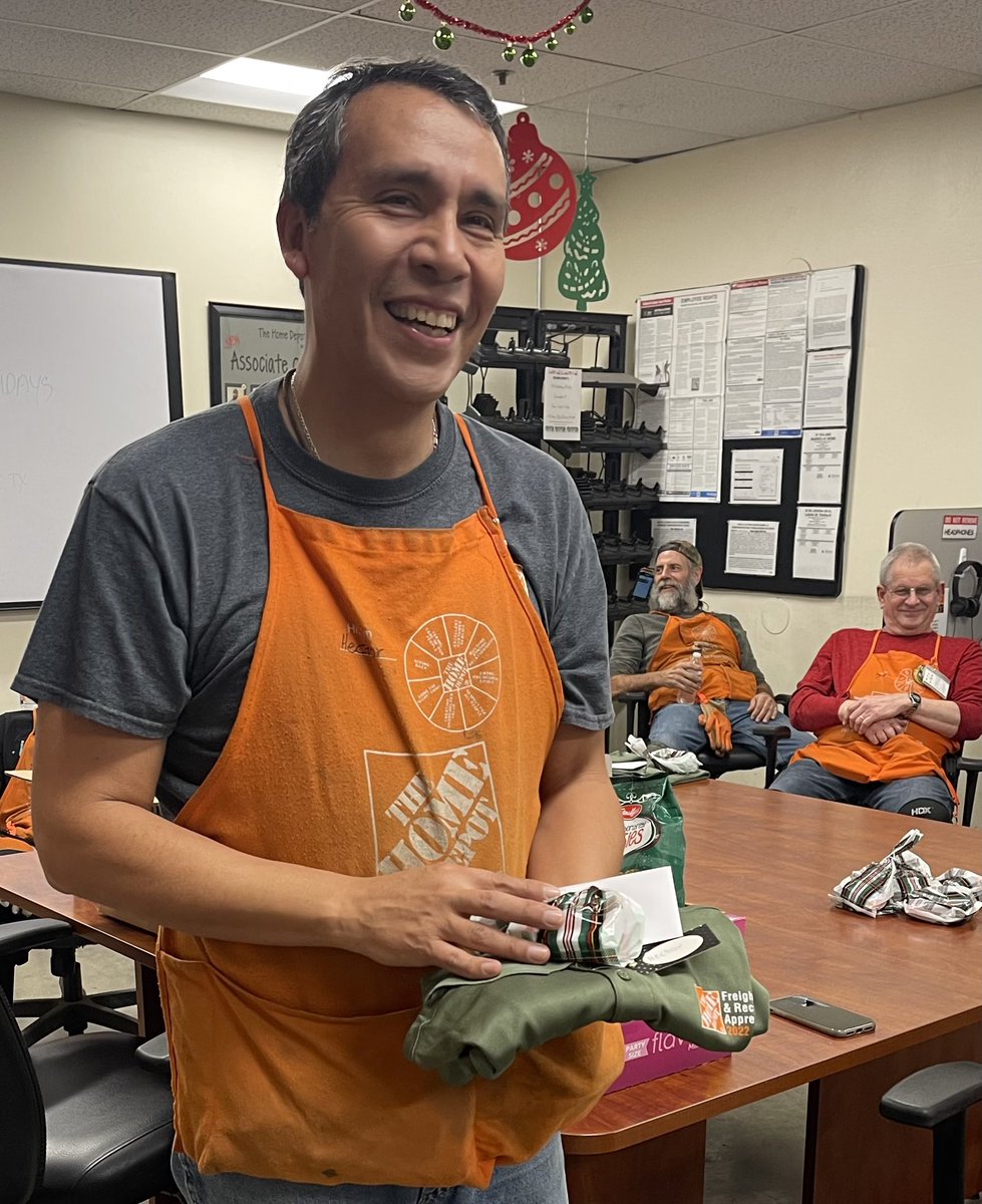 elizt7hd's tweet photo. Having an awesome week with the team at store 6556 for #frta2022 @Heather_Ava1os @jreed4401 @Vic__Hernandez_ @dragongirl_27 https://t.co/scKF4BsuEF