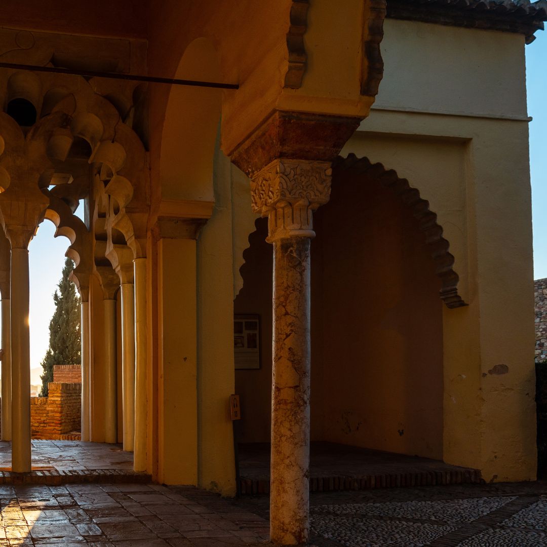 ViajaPlanet's tweet image. 📍La Alcazaba de Málaga, España🇪🇸

La Alcazaba es probablemente la atracción turística más conocida de Málaga qué fue construida entre los siglos XI-XV. 

Está muy bien conservado y mantenido y ofrece una vista del mar y el puerto de Málaga al estar sobre una colina. 

#españa