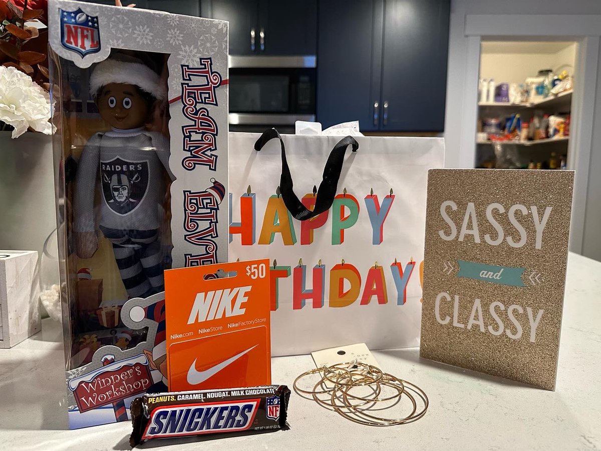 Early birthday dinner with my amazing AT&amp;T team 💙🤍💙🤍 I love my gifts!