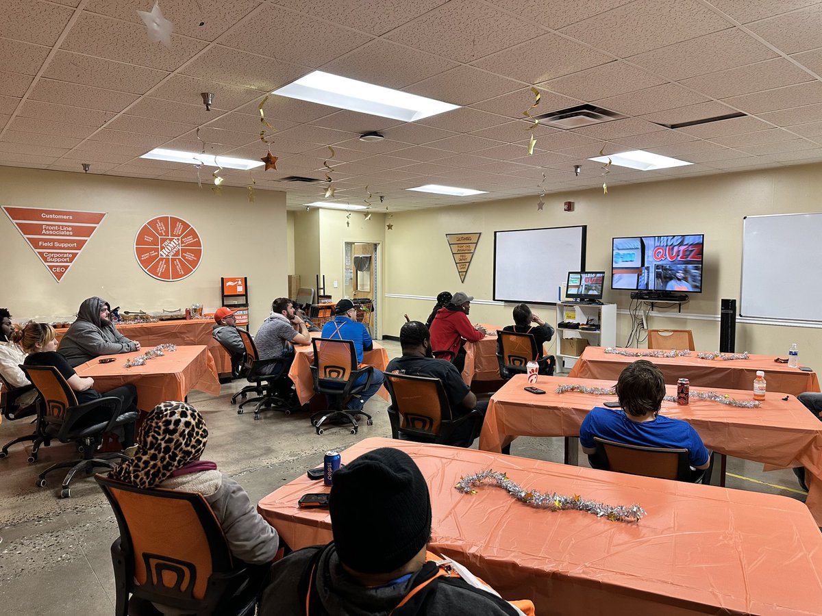 JBlytherTHD's tweet photo. #FreightAppreciationWeek Day 3. DS team unloading freight truck, Same page meeting & Freight celebration dinner.
Thank you to our wonderful DS team supporting our wonderful Freight team associates, you all are truly amazing 🤩 @Katrina_Zeger @BrianConwayTHD https://t.co/19gQB6CUok