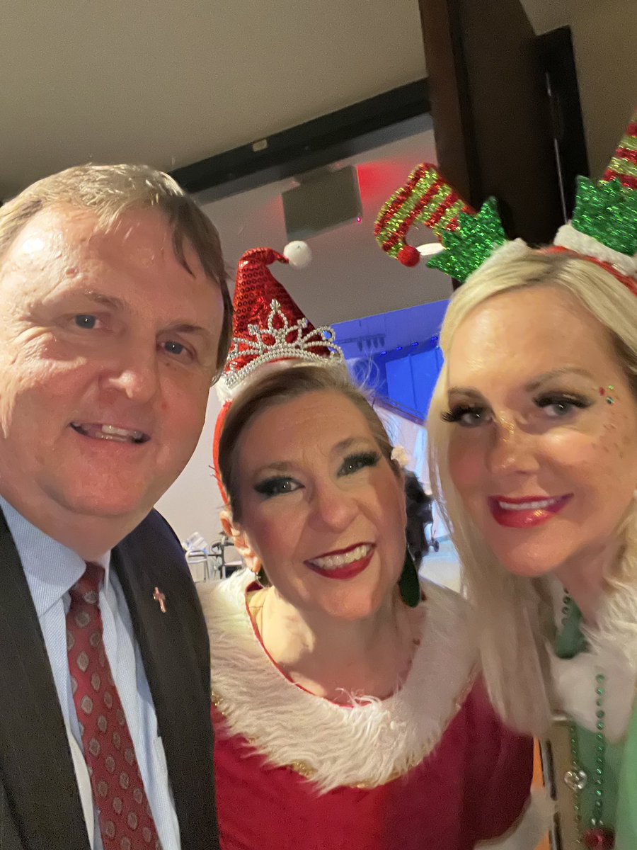 cgatlin7's tweet photo. We’re officially half way through #PrestonwoodGOC ! Which show are YOU coming to?
#PrestonwoodGOC2022
#GreenElves
#goc2022 #goc22 #camels #nativity #LivingNativity #HesIsBorn #KingOfKings #LordOfLords #Angels #FlyingDrummers #Emanuel #Gloria #OhHolyNight https://t.co/xWdTLbJwph