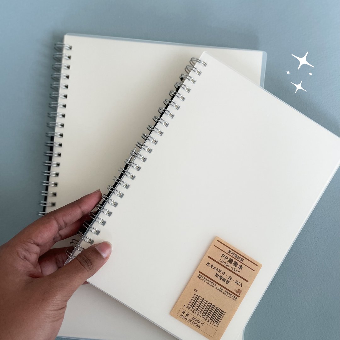 doodlemv's tweet photo. These beautiful loose leaf-notebooks comes in two different sizes.

Perfect for journaling or doodling! 🤍

#HowDoYouDoodle https://t.co/LKE9JbhA54