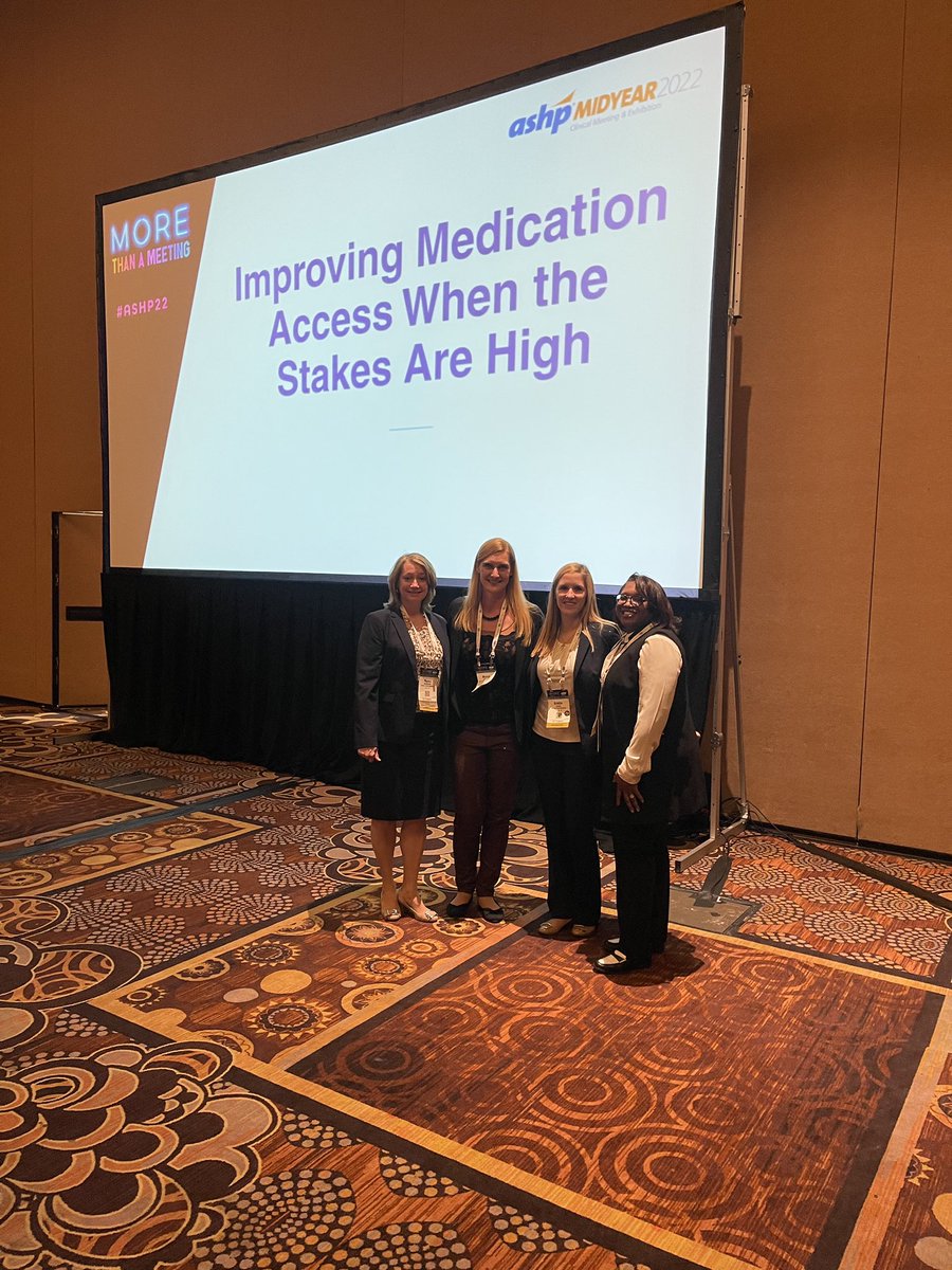 👏👏👏Our incredible <a href="/TimakaW/">Timaka Williams</a> <a href="/GriebeKristin/">Kristin Griebe</a> <a href="/NancyMacPharmD/">Nancy MacDonald</a> #TwitteRx #pharmres #ASHP22
