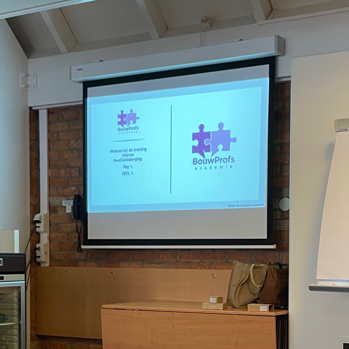 Gister weer de schoolbanken in voor opleiding Interne Kwaliteitsborger van <a href="/bouwprofs/">BouwProfs</a>! #bouwkwaliteitborging #omgevingswet #bouwen