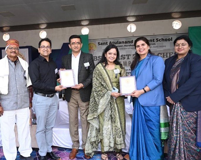 itriptiverma's tweet photo. We have been invited as Guests to Sant Atulanand Convent School for the CBSE East Zone Chess Championship to be held from December 7th to 9th at the koirajpur branch.  Being an alumna of this prestigious institution, it was a pleasure for me that I was invited &amp; to be honoured. https://t.co/kg8n2dAQsF
