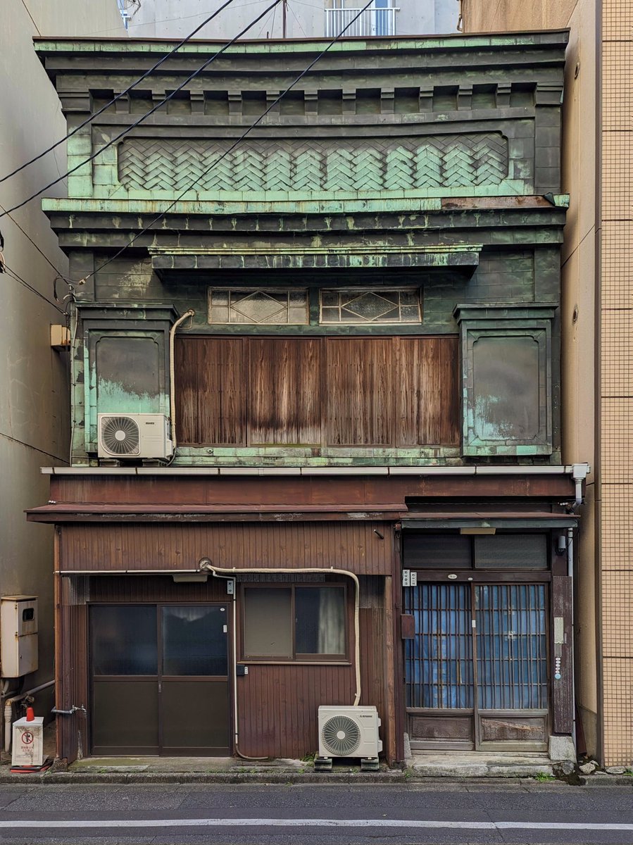 wdavidmarx's tweet photo. Copper facade, Toranomon, Tokyo https://t.co/UPNKeNDqZh