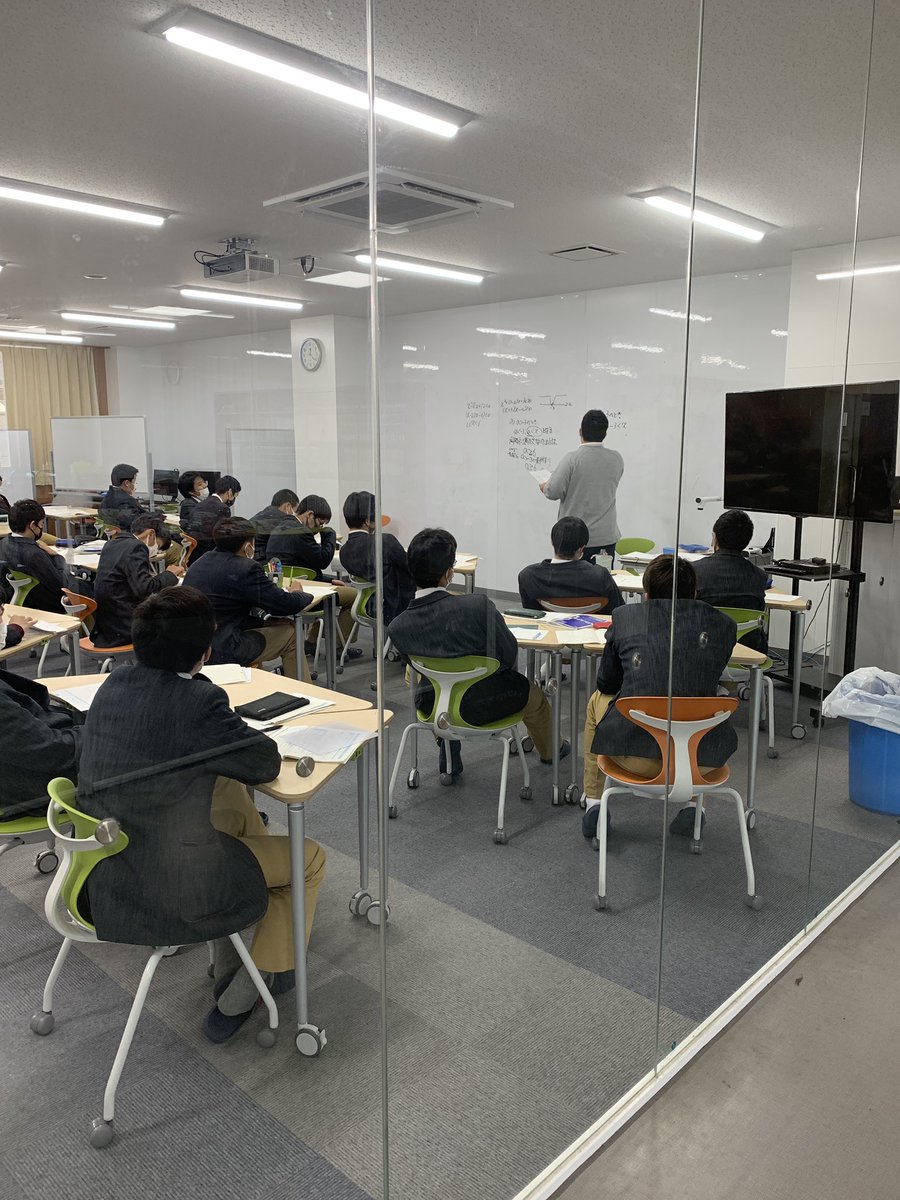kanzeihs's tweet photo. やってるニャ
#関西高校 #補習 #iroom https://t.co/2mzaL4QneM