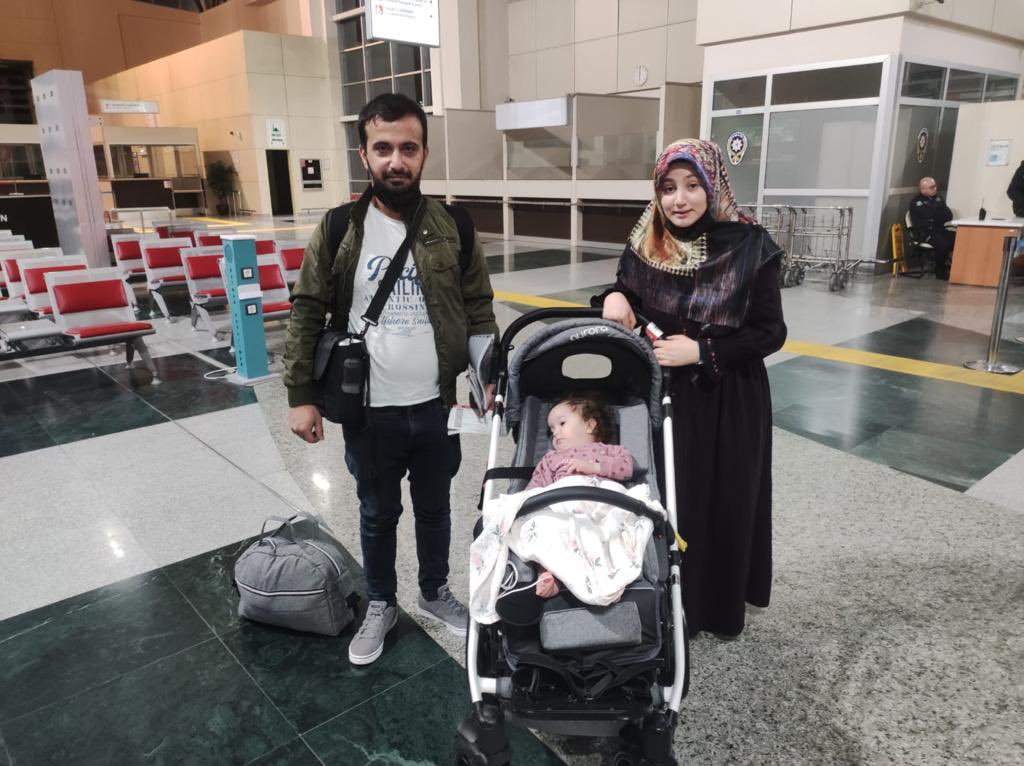 Beklediğimiz gün geldi Ebrar Bugün Dubai’ye gidiyor 🥺 Dualarınızla yanımızda olmanızı bekliyoruz, bizi yalnız bırakmayın 🥰💛