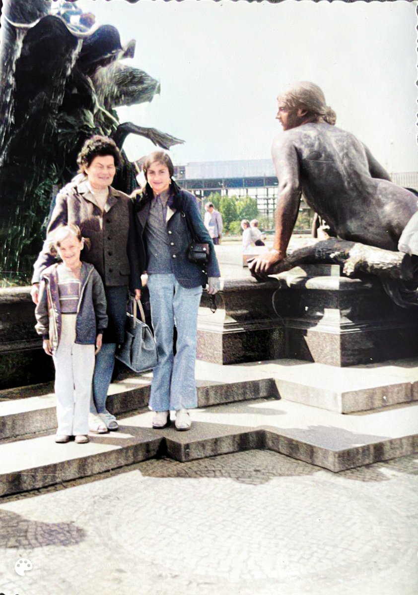 KaddiBrock's tweet photo. 7 years ago yesterday my mom #GabrieleBrockmüller passed away from this world. I thank her so much for all the years, that I was allowed to experience with her.
And we'll see each other again.🌈
In the colorized photos, she is the older girl(1973) + their marriage 1982, 09-17. https://t.co/DATEXcvexT