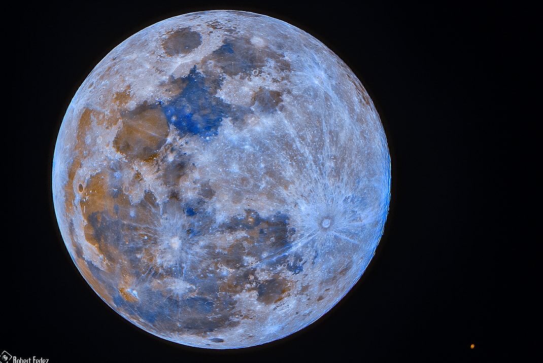 La luna se encuentra con Marte en Cancún 

#FelizMiercoles #moon #mars #apod

<a href="/apod/">Astronomy Picture of the Day</a> <a href="/PlanetarioCZM/">Planetario de Cozumel</a> <a href="/webcamsdemexico/">Webcams de México</a>