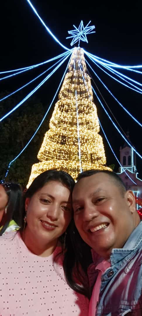 Cuando se enciende el alumbrado de Mocoa se enciende también la alegría de la navidad. Y el 7 de diciembre tiene un significado muy especial en mi vida. Es el día en que me casé hace 12 años con mi esposa Sandra Milena. A quien le doy las gracias por ser luz en mi vida.