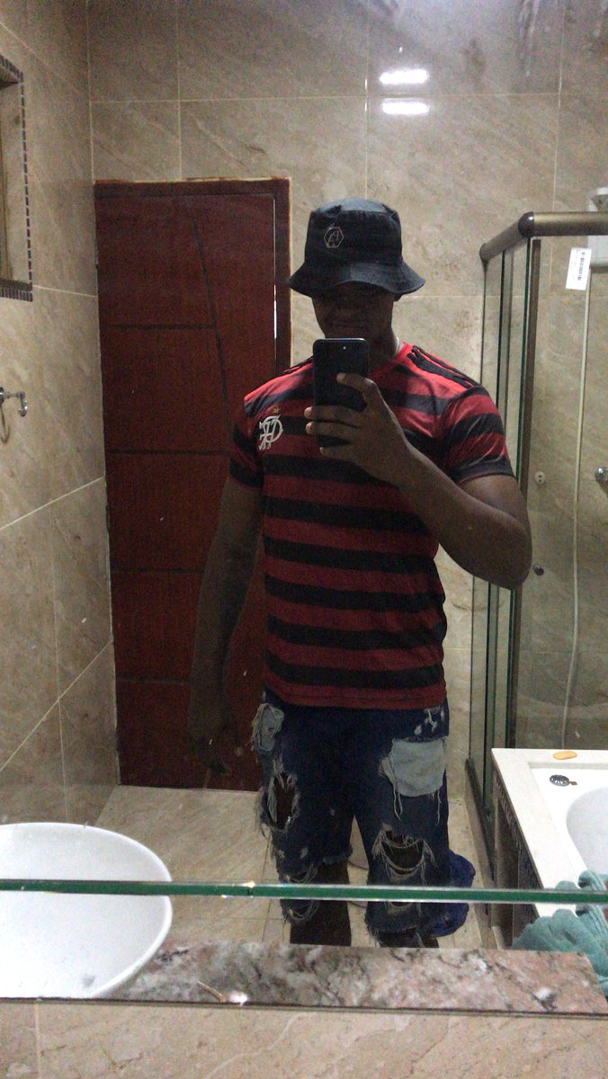 Nada a pedir. Somente  agradecer por mais uma primavera e por tudo q foi proporcionado a mim, na minha luta de cada dia  por tudo q passei e ainda vou passar, por cada vitória q eu vibrei e derrota q eu aprendi a ficar mais forte. Parabéns pra mim ! 🙏🏿✍🏿