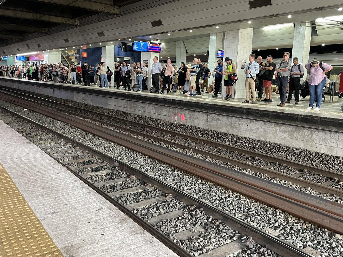 I guess there would be more than 1000 people currently at Central Station waiting for a train #centralstation #brisbane #getanuber #train #publictransportbrisbane