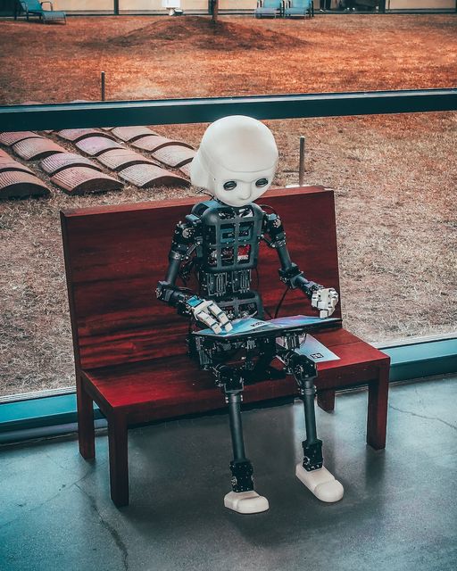 Educationglob's tweet photo. 9000 robotic labs will help 1.2 million children in 2,000 schools in Kerala.
Infrastructure &amp; Technology for Education (KITE), the state government's Edtech division, will install robotic labs in 2000 high schools starting in December 2022, benefiting 1.2 million students. https://t.co/0pr2nFFrRW