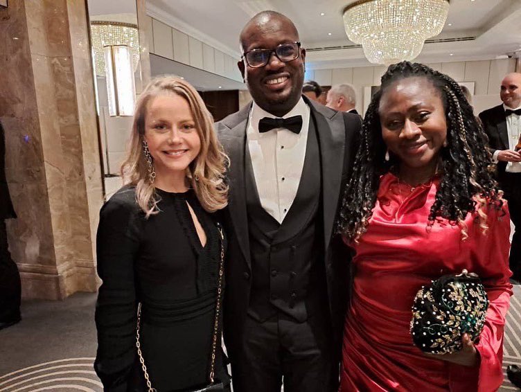 SSKohnNG's tweet photo. Highlights of our Team at the World Energy Capital Assembly (#WECA2022) Award Dinner

1st 📸 L-R Tamuno Atekebo (Partner), Paul Dufays (Director- Lovegrove &amp; Co. Ltd), Chiagozie Hilary-Nwokonko (Partner), and Allan Taylor (Partner- White &amp; Case)

2nd 📸 Marc Hammerson (Partner- https://t.co/25sh5m81pn