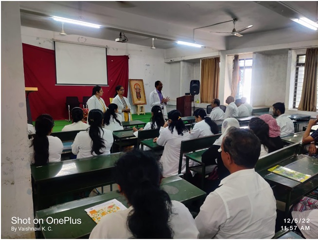 BLDEAssociation's tweet photo. BLDEA’s AVS Ayurveda Mahavidyalaya Hospital &amp; Research Centre Vijayapura Organized the II Parents Teachers Meeting of 1st Phase BAMS students (Batch 2021-22) was scheduled for 2 Days on 5th &amp;6th Dec 22. The Parents were intimated about the meeting in advance https://t.co/JWkcyW6et5