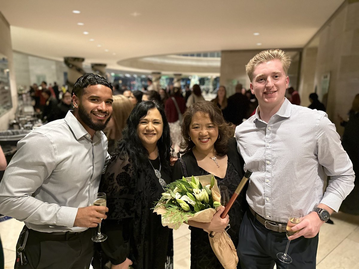 TheAnneChow's tweet photo. Wonderful to see so many friends & music lovers tonite! 🎶🎼 #HolidayCheer ✨🎄🎁 #CSuiteChristmas #InstrumentsforChange @DallasSymphony https://t.co/fbVvWbIkDX