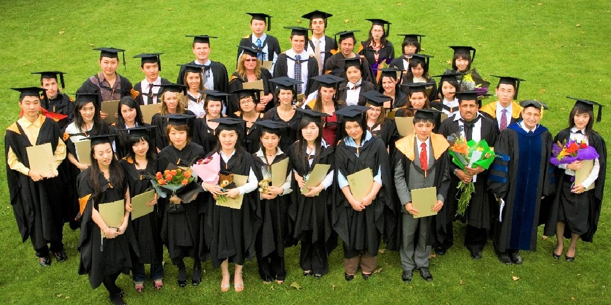 waikato's tweet photo. Here's another graduation #throwback to 2007! π Are there any Arts / Social Science graduates that you recognise here?
#KoTeTangata #ForThePeople
#WUGraduation #WUALPSS #ThrowbackWaikatoThursday #WUThrowback https://t.co/YHPy4ZEtRU