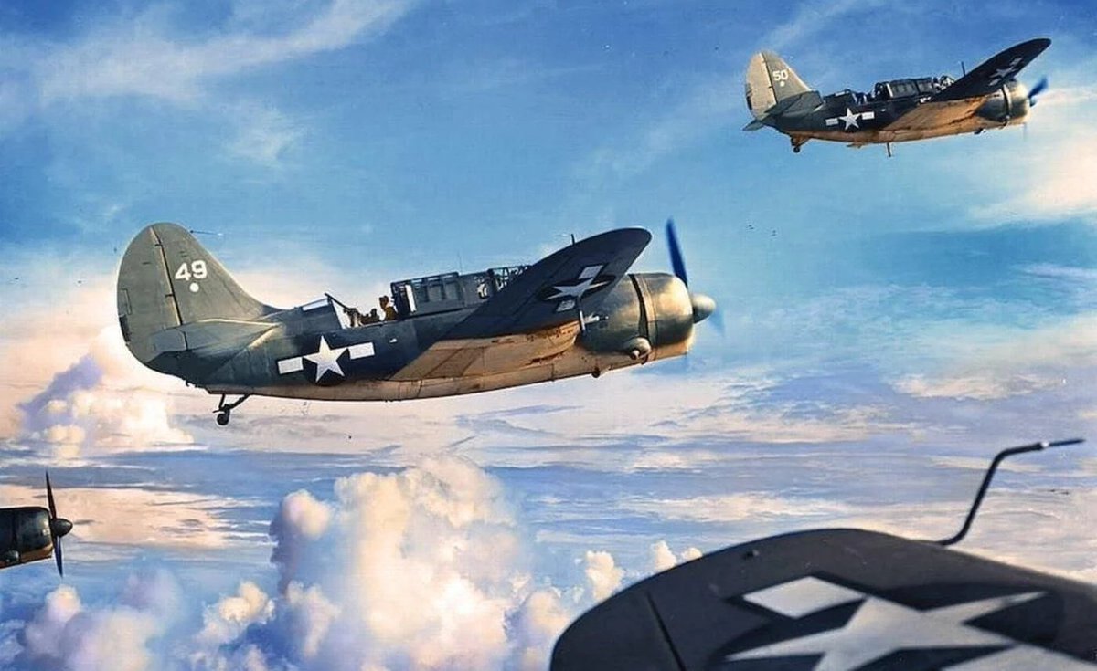 A fantastic view of Curtiss SB2C Helldivers, assigned to VB-2 from USS Hornet (CV-12) over Saipan (Aug 24, 1944). Ungainly and deeply flawed, the SB2C nonetheless made a huge impact on #WWII's Pacific Theatre. ~7,140 SB2Cs were produced in total.#avgeeks #aviation #aviationdaily